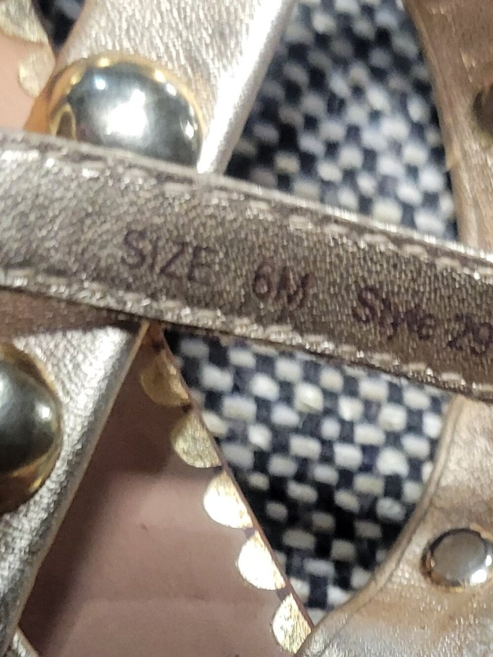 Lilly Pulitzer Gold Leather Studded T Strap Sandals Women's Size 6 - Picture 7 of 11